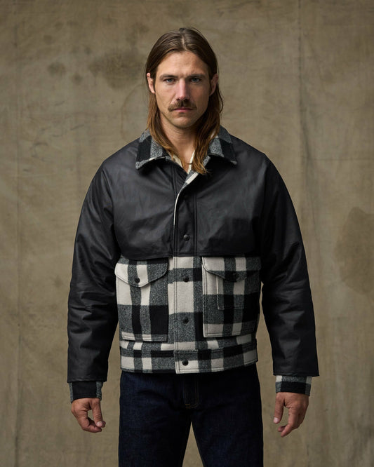 Filson Discount / Mackinaw Wool Caped Jacket - Natural Black Plaid / Navy