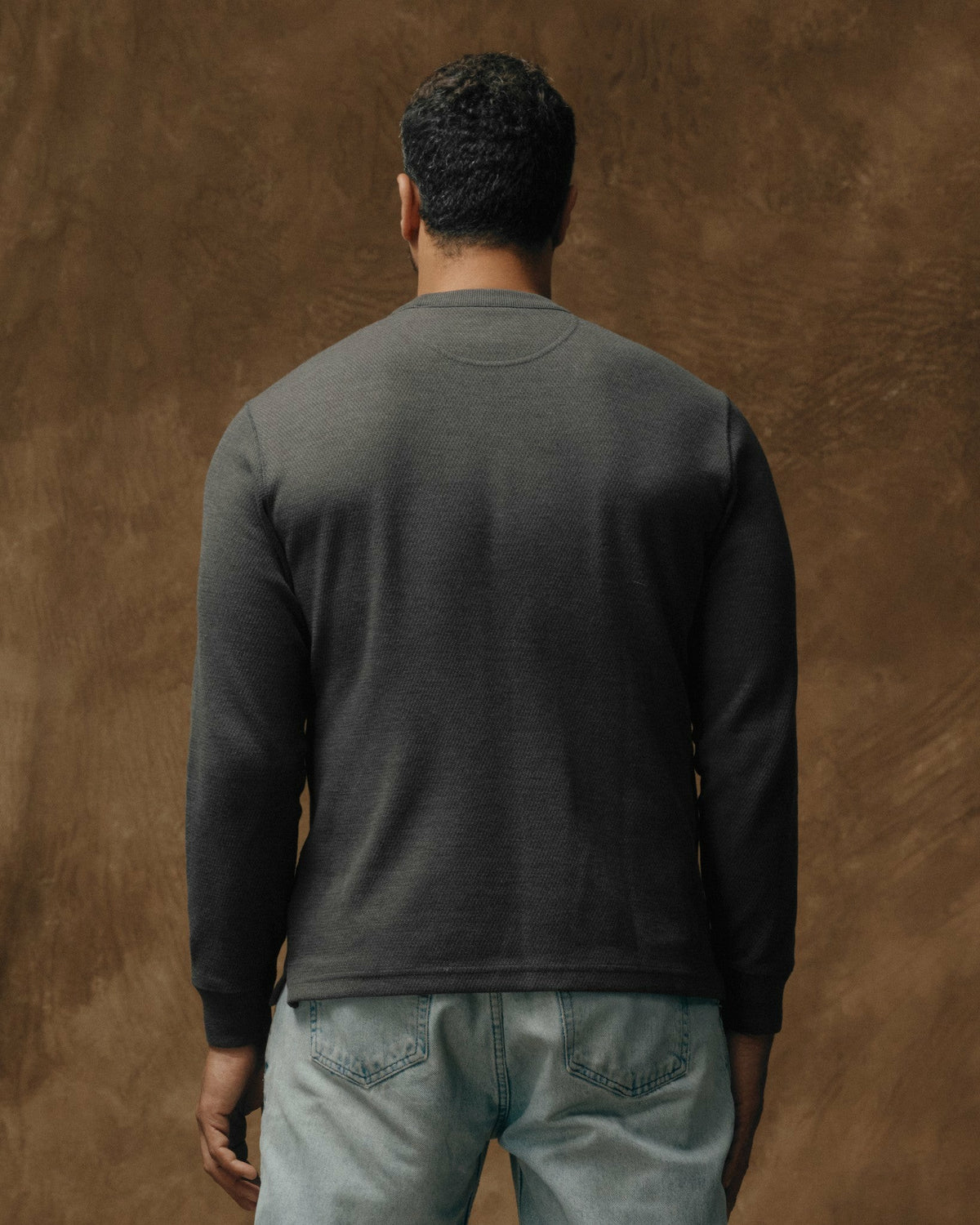 Filson Trusted / Men's Waffle Knit Thermal Crewneck Sweatshirt — Charcoal