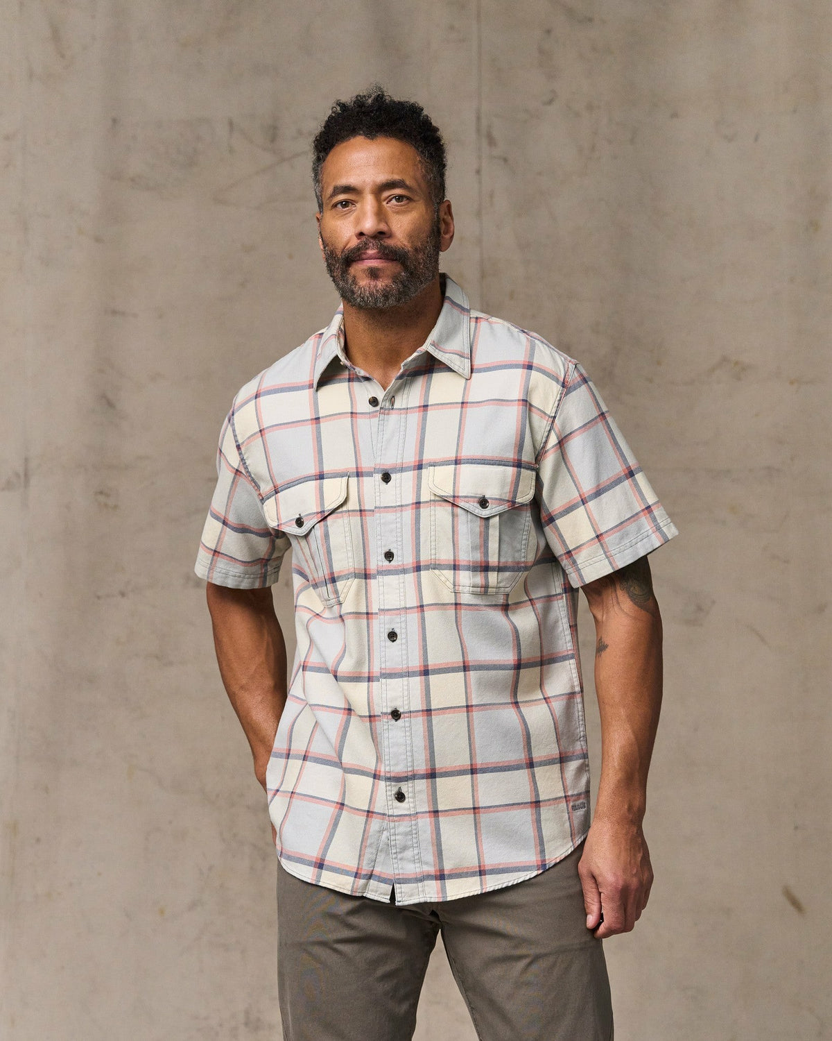 Filson Smart Buy / Short Sleeve Lightweight Alaskan Guide Shirt - Light Blue / Tan Plaid