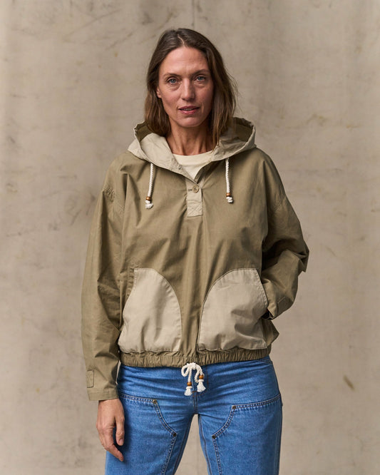 Filson Deals / Women's Dry Wax Hooded Popover - Khaki / Quail Tan