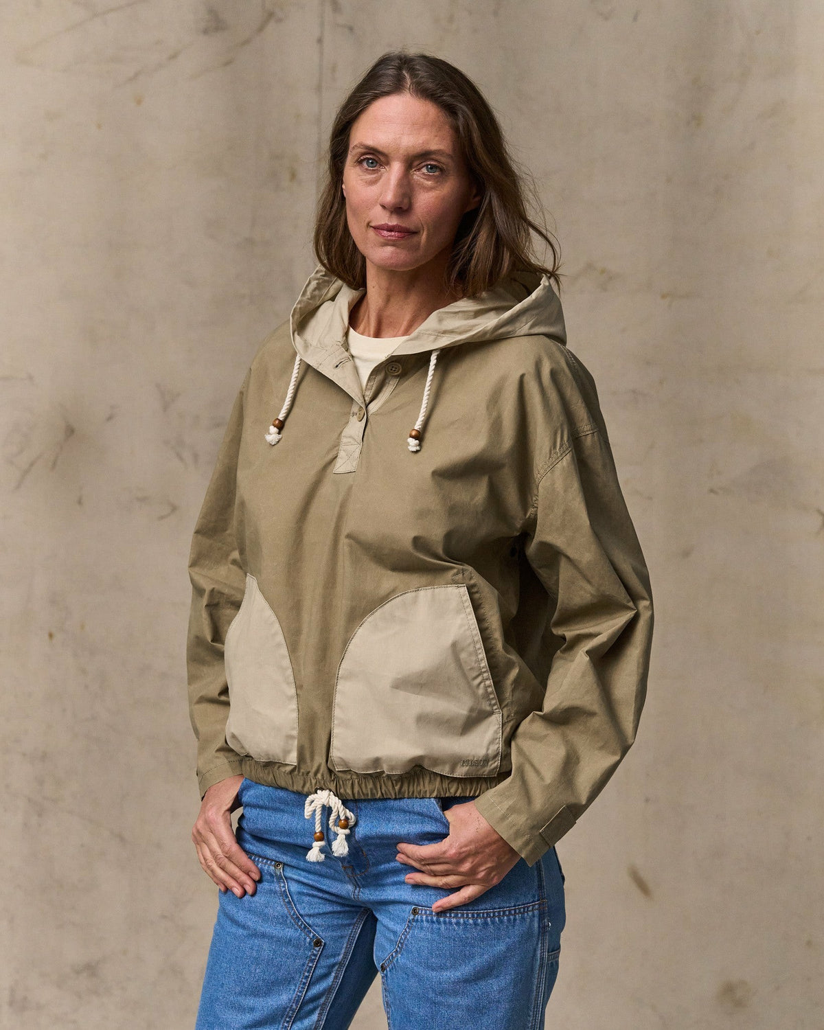 Filson Deals / Women's Dry Wax Hooded Popover - Khaki / Quail Tan