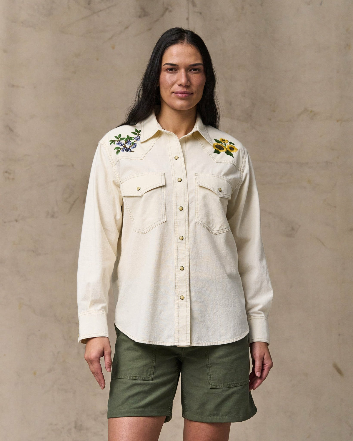 Filson Quality / Women's Embroidered Western Shirt - Natural Seed