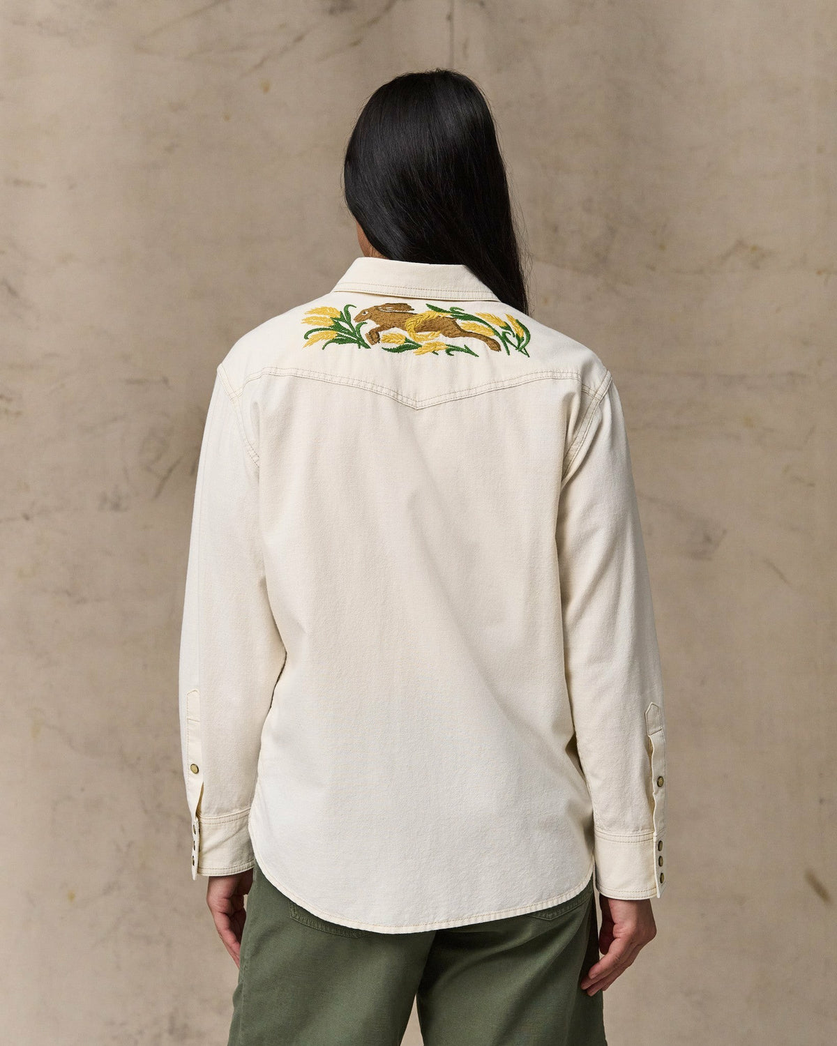 Filson Quality / Women's Embroidered Western Shirt - Natural Seed