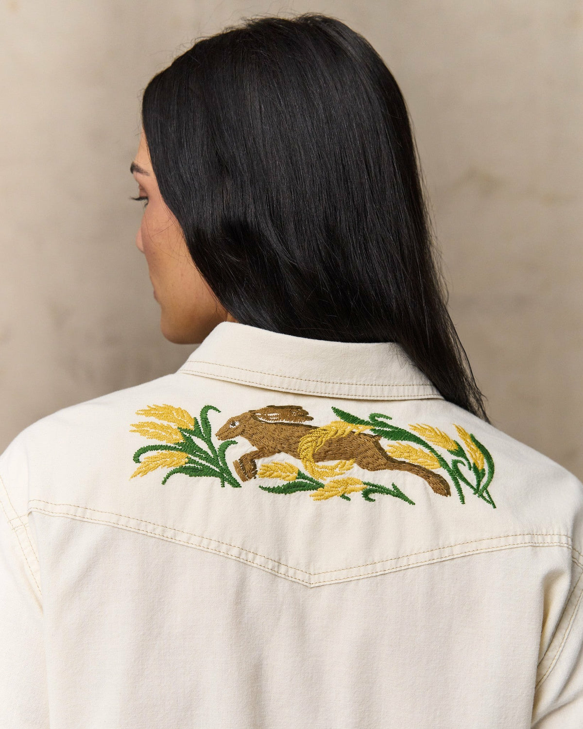 Filson Quality / Women's Embroidered Western Shirt - Natural Seed