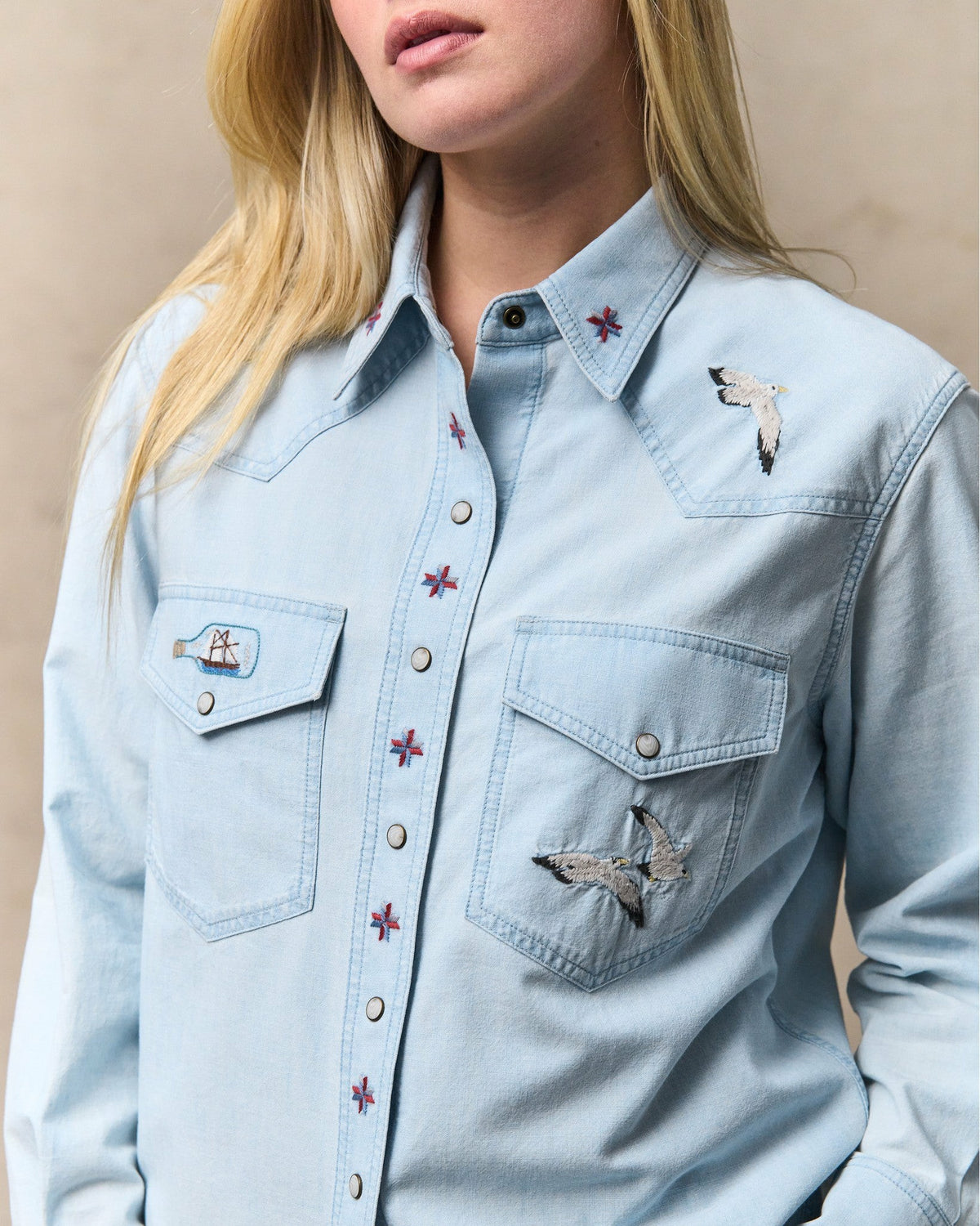 Filson Best Seller / Women's Embroidered Western Shirt - Light Indigo
