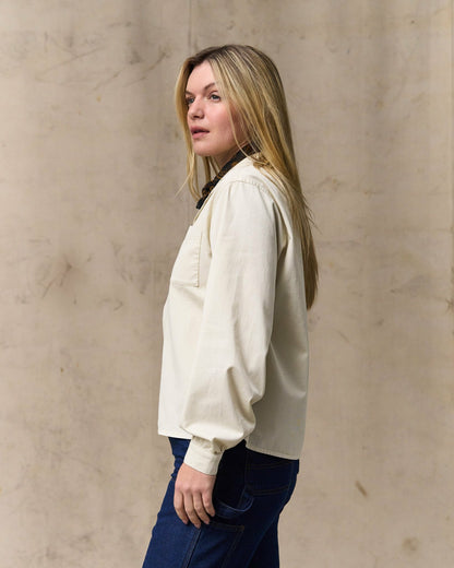 Filson Essential / Women's Long Sleeve Twill Camp Shirt - Cream