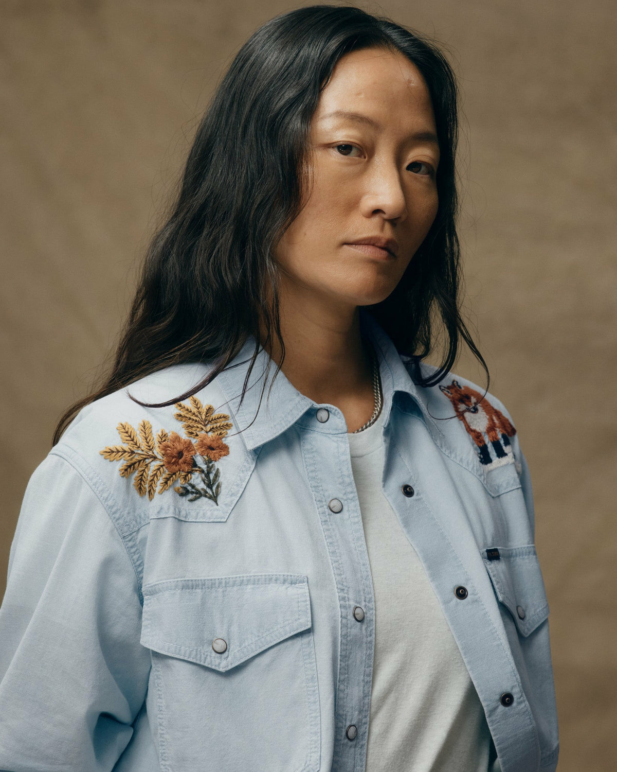 Filson Quality / Women's Embroidered Western Shirt - Light Indigo Chambray / Fields