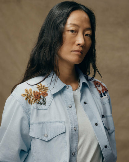 Filson Quality / Women's Embroidered Western Shirt - Light Indigo Chambray / Fields