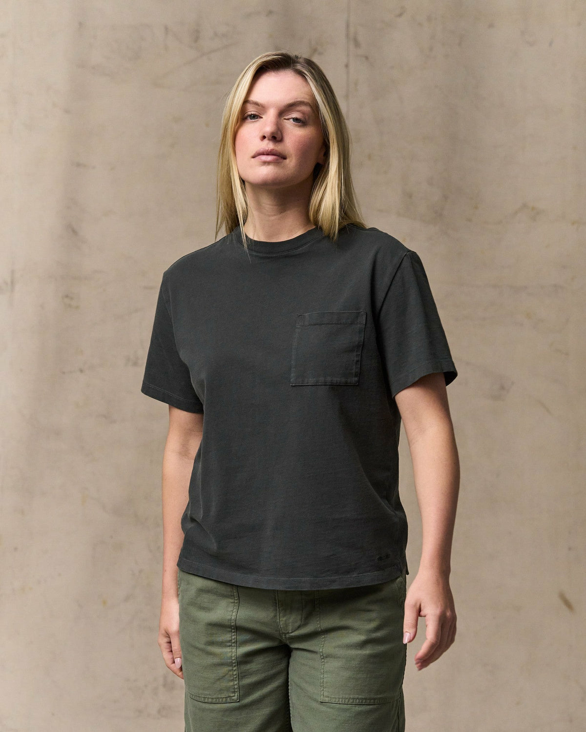 Filson Trusted / Women's Short Sleeve Pocket Tee - Faded Black
