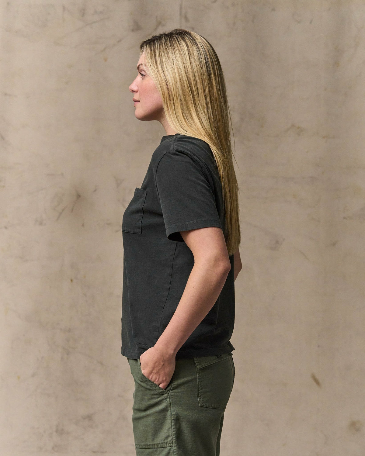 Filson Trusted / Women's Short Sleeve Pocket Tee - Faded Black