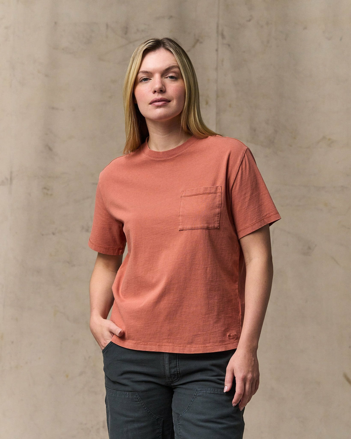 Filson New / Women's Short Sleeve Pocket Tee - Copper Brown