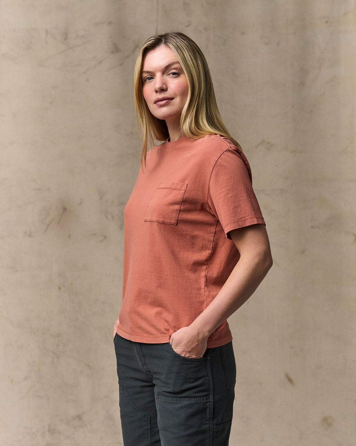 Filson New / Women's Short Sleeve Pocket Tee - Copper Brown
