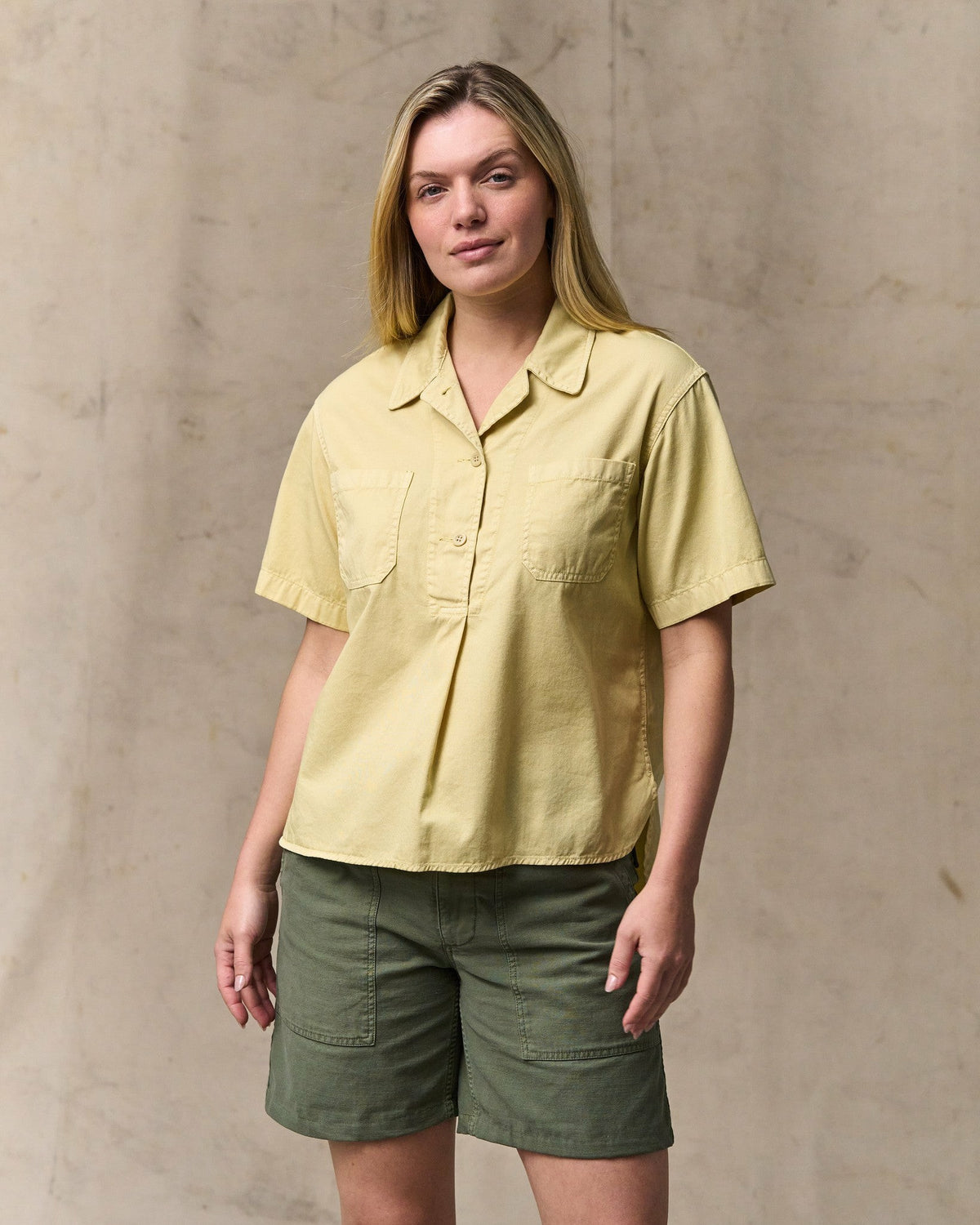 Filson Latest / Women's Twill Popover Shirt - Pale Tan
