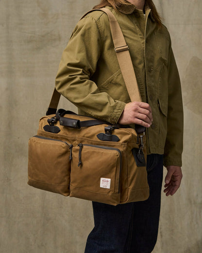 Filson Quality / 48 Hour Tin Cloth Duffle Bag - Dark Tan